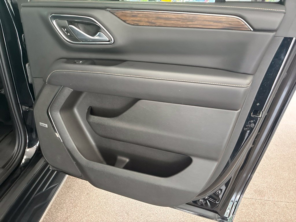 Used 2023 Chevrolet Suburban Premier w/ Premium Package 2 AWD/4WD image 49