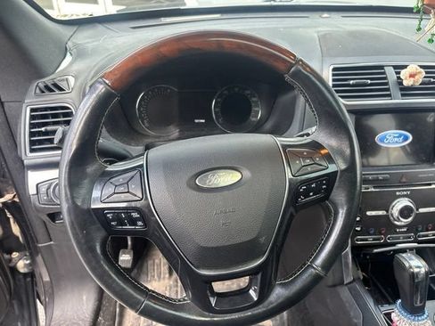 Used 2017 Ford Explorer Platinum AWD/4WD image 16