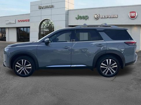 Used 2025 Nissan Pathfinder Platinum FWD image 4