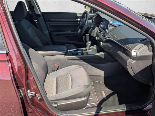 Used 2025 Nissan Altima 2.5 SV AWD/4WD image 18