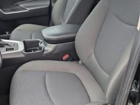 Used 2024 Toyota RAV4 LE AWD/4WD image 7