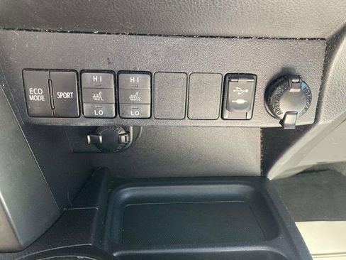 Used 2018 Toyota RAV4 SE w/ Power Extra Value Package FWD image 16