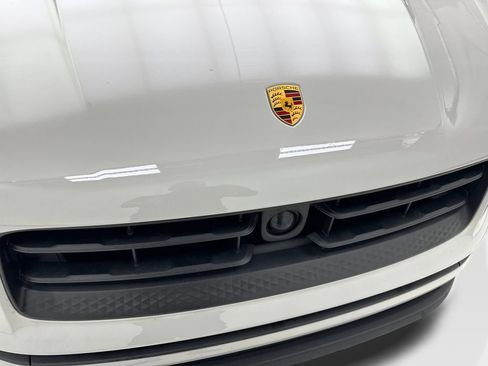 Used 2023 Porsche Macan image 24