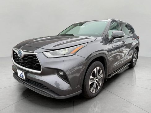 Used 2021 Toyota Highlander XLE image 6