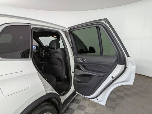 Used 2023 BMW X5 xDrive40i AWD/4WD image 37