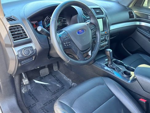 Used 2016 Ford Explorer XLT w/ Equipment Group 202A FWD image 17