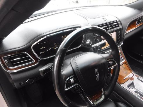 Used 2017 Lincoln Continental Select w/ Climate Package image 31