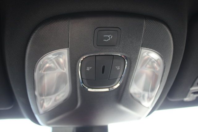 Used 2025 Jeep Compass Latitude w/ Convenience Group AWD/4WD image 11