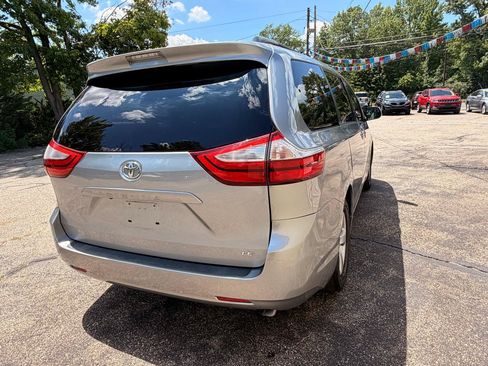 Used 2017 Toyota Sienna LE FWD image 7