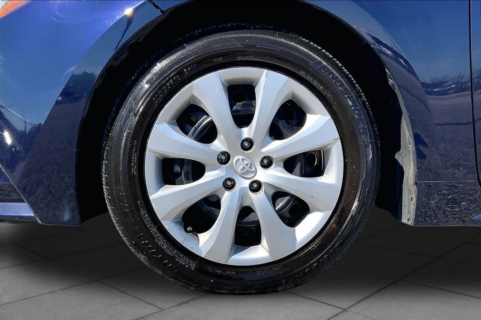 Used 2024 Toyota Corolla LE FWD image 11