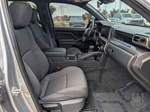 Used 2025 Toyota Tacoma SR5 AWD/4WD image 32