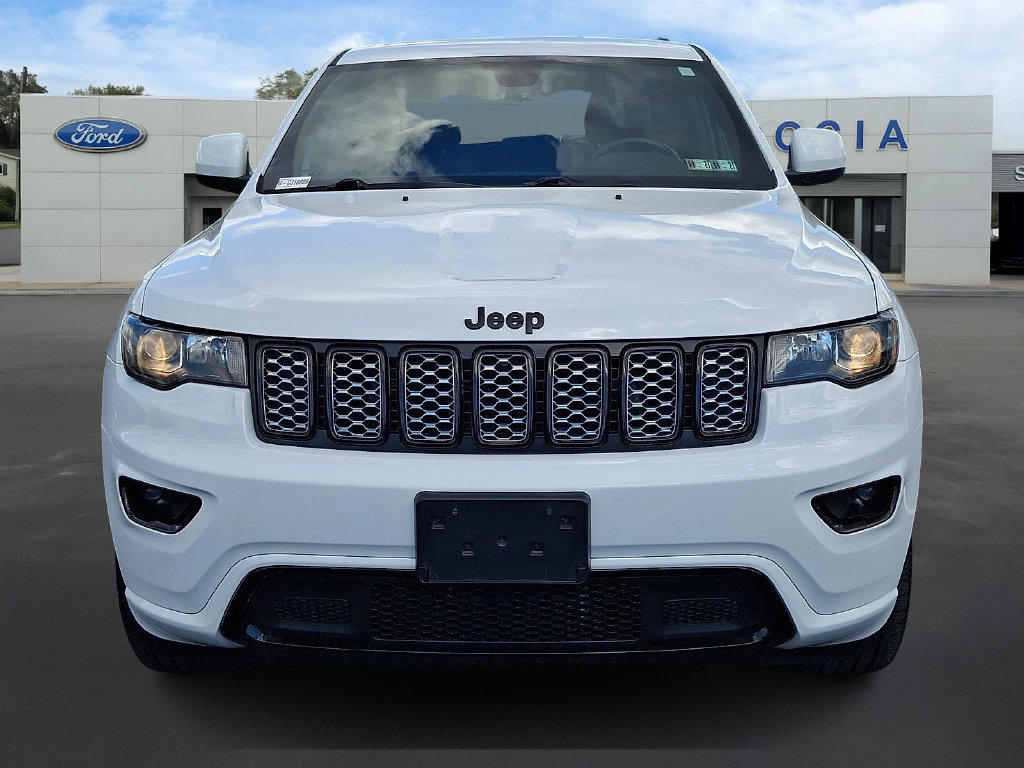 Used 2020 Jeep Grand Cherokee Altitude AWD/4WD image 2