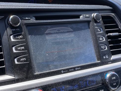 Certified 2019 Toyota Highlander XLE FWD image 10