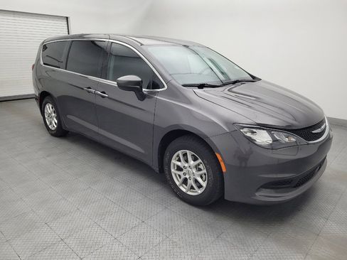 Used 2021 Chrysler Voyager LX FWD image 11