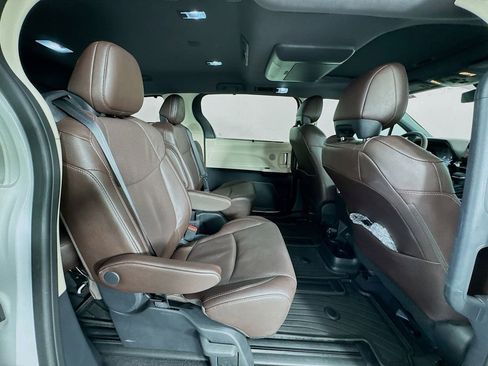 Used 2023 Toyota Sienna Platinum image 36