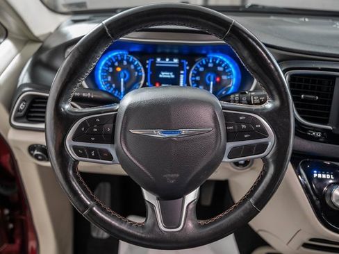 Used 2020 Chrysler Pacifica Touring-L image 26