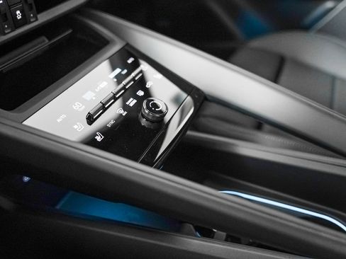New 2026 Porsche Macan 4 Electric AWD/4WD image 19