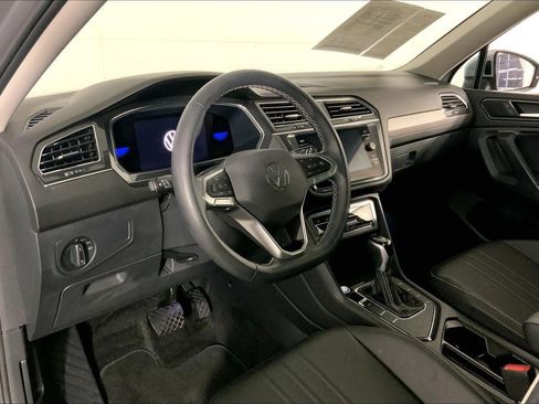 Used 2023 Volkswagen Tiguan SE w/ Panoramic Sunroof Package FWD image 14