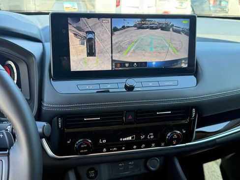 Used 2026 Nissan Rogue SL FWD image 19