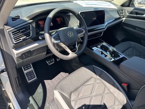 New 2026 Volkswagen Atlas Peak Edition AWD/4WD image 2