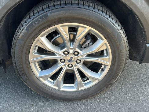 Certified 2021 Ford Explorer XLT w/ Equipment Group 202A RWD image 8