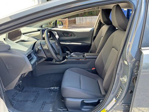 Used 2024 Toyota Prius LE FWD image 15