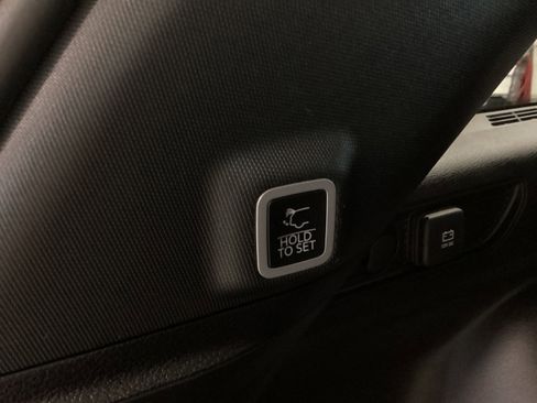 Used 2024 Jeep Grand Cherokee Altitude image 6