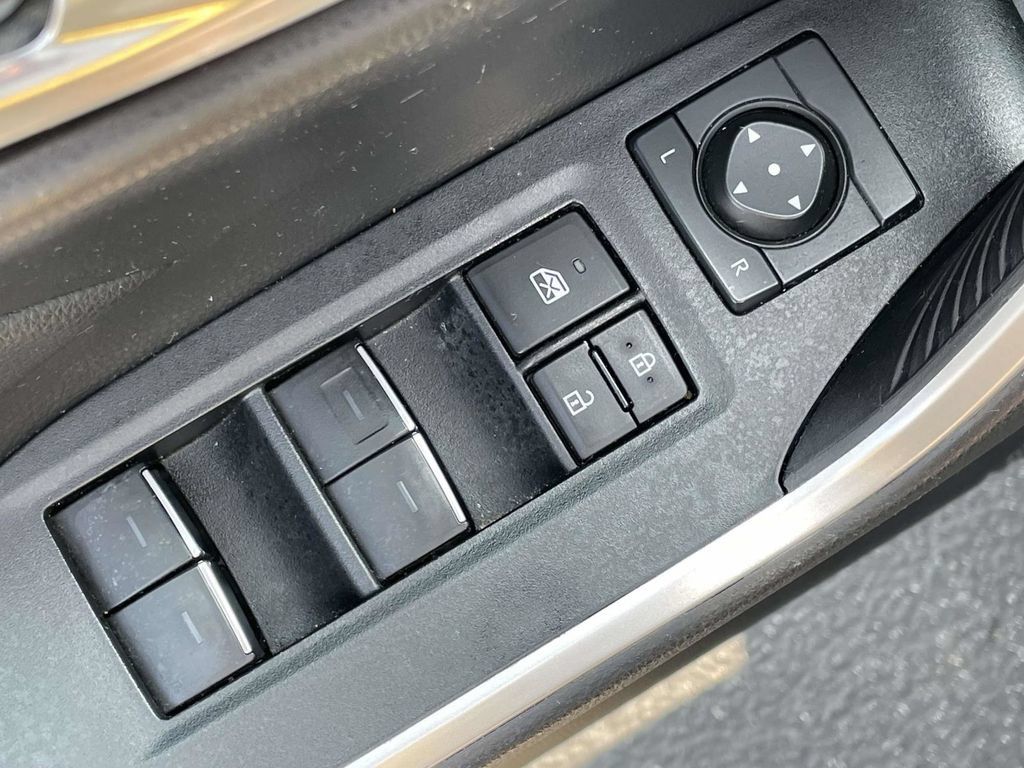 Used 2024 Toyota RAV4 XLE AWD/4WD image 21
