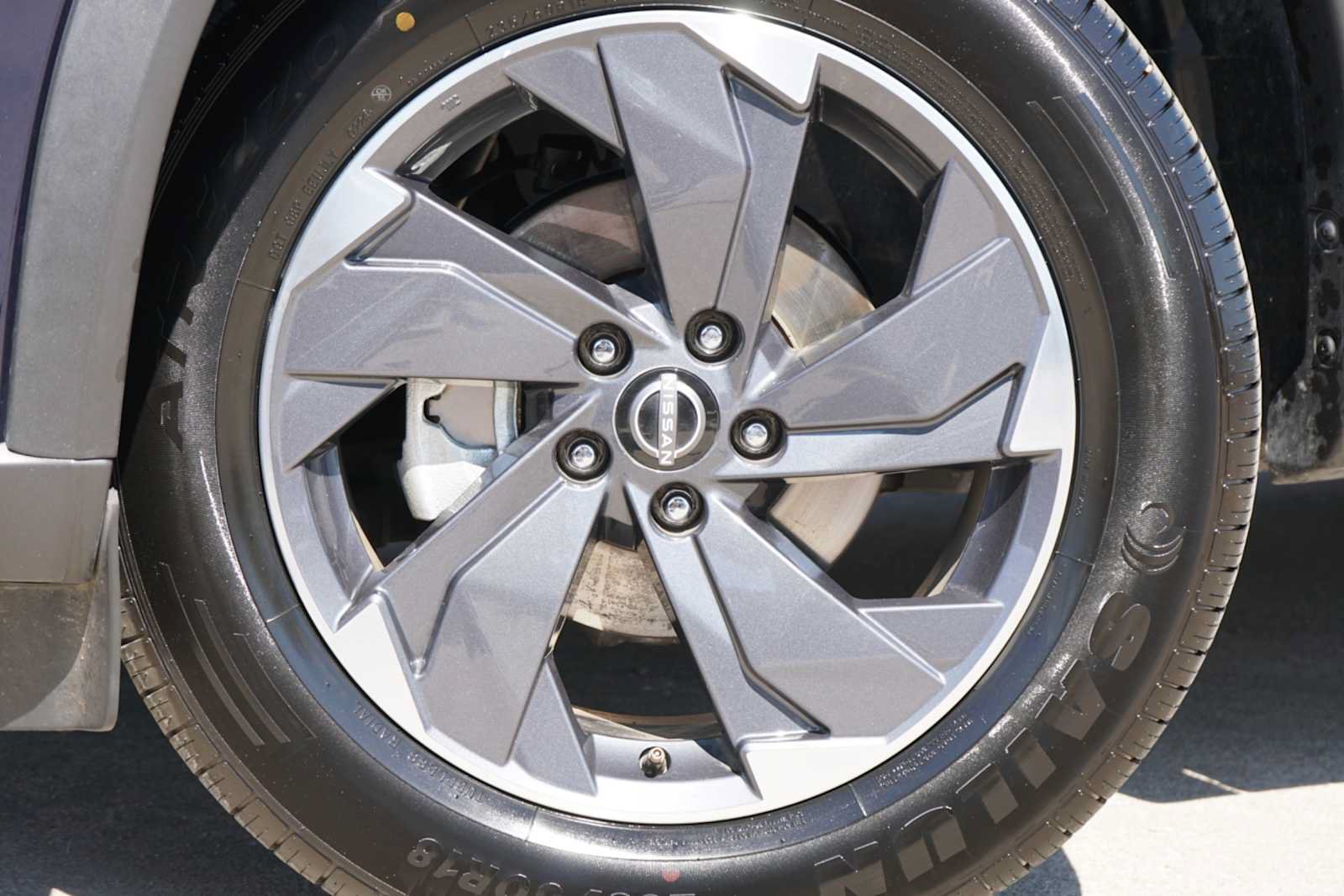 Used 2024 Nissan Rogue SV FWD image 2