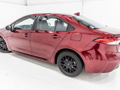 Used 2022 Toyota Corolla LE image 4