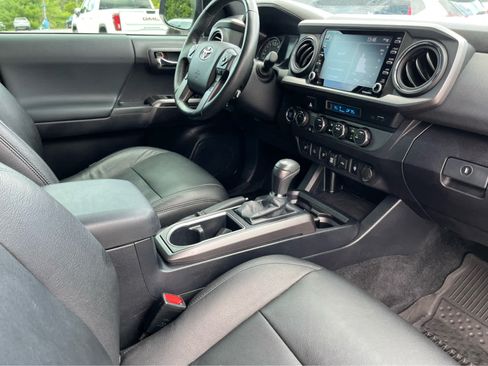 Used 2021 Toyota Tacoma TRD Off-Road AWD/4WD image 35