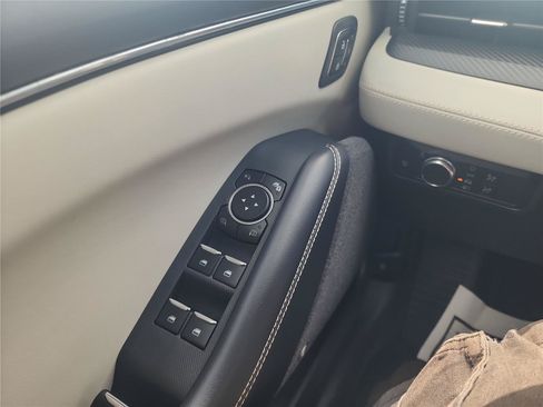 Used 2021 Ford Mustang Mach-E Premium RWD image 30