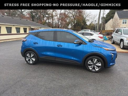 Used 2023 Chevrolet Bolt EUV LT w/ Convenience Package image 2