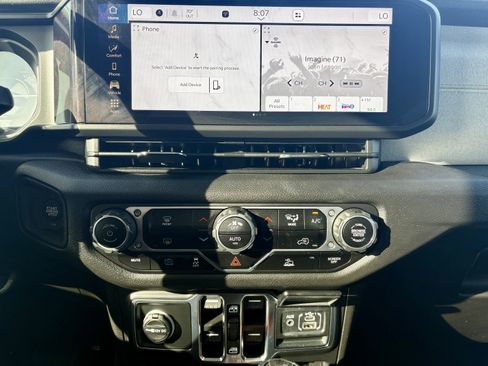 Used 2024 Jeep Wrangler Sport S image 18