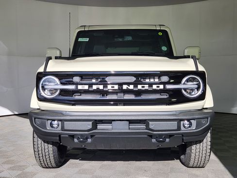 New 2025 Ford Bronco Outer Banks image 2