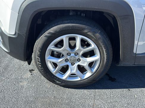 Used 2018 Jeep Renegade Latitude image 9