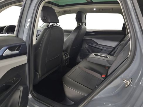 Used 2024 Volkswagen Taos SE w/ Panoramic Sunroof Package AWD/4WD image 28