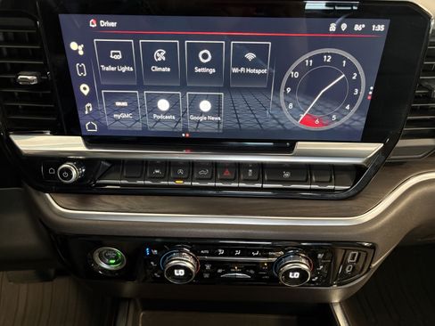 Used 2022 GMC Sierra 1500 SLT w/ SLT Convenience Package AWD/4WD image 15