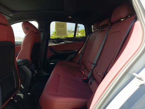 Used 2024 BMW X4 M40i w/ Premium Package image 9