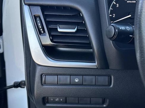 Used 2023 Nissan Rogue SV image 25