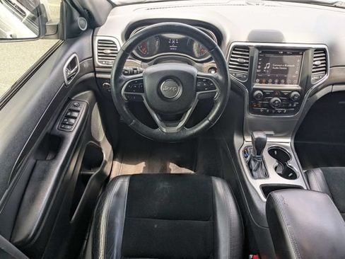 Used 2018 Jeep Grand Cherokee Laredo AWD/4WD image 15