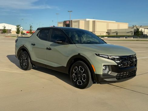 Used 2022 Hyundai Santa Cruz SEL w/ Cargo Package AWD/4WD image 3