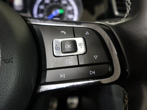 Used 2016 Volkswagen Golf R 4-Door image 29