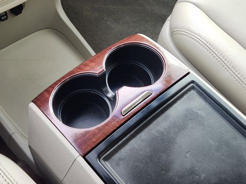 Used 2014 Toyota Sienna XLE image 24