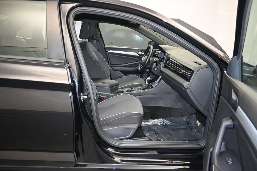 Used 2025 Volkswagen Jetta Sport FWD image 26