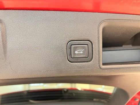 Used 2023 GMC Terrain Denali w/ Denali Premium Package image 9