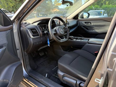 Used 2023 Nissan Rogue S FWD image 9