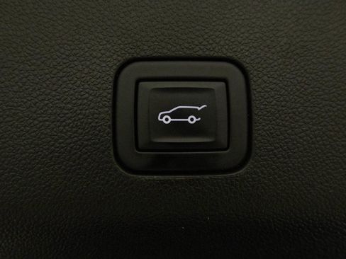 Used 2023 GMC Yukon XL Denali AWD/4WD image 36