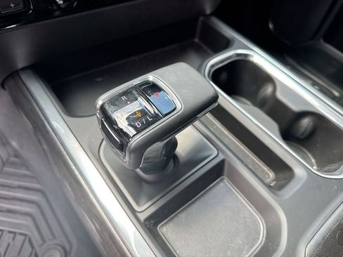 Used 2025 Chevrolet Silverado 1500 LTZ AWD/4WD image 22