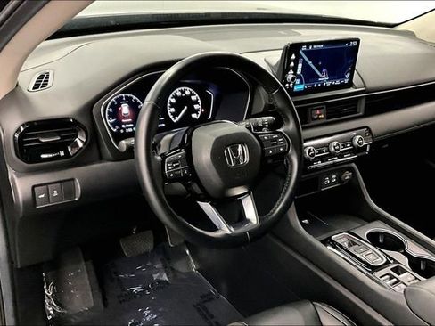 Used 2025 Honda Pilot Touring image 16